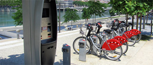 Fahrradstation an der Rhone